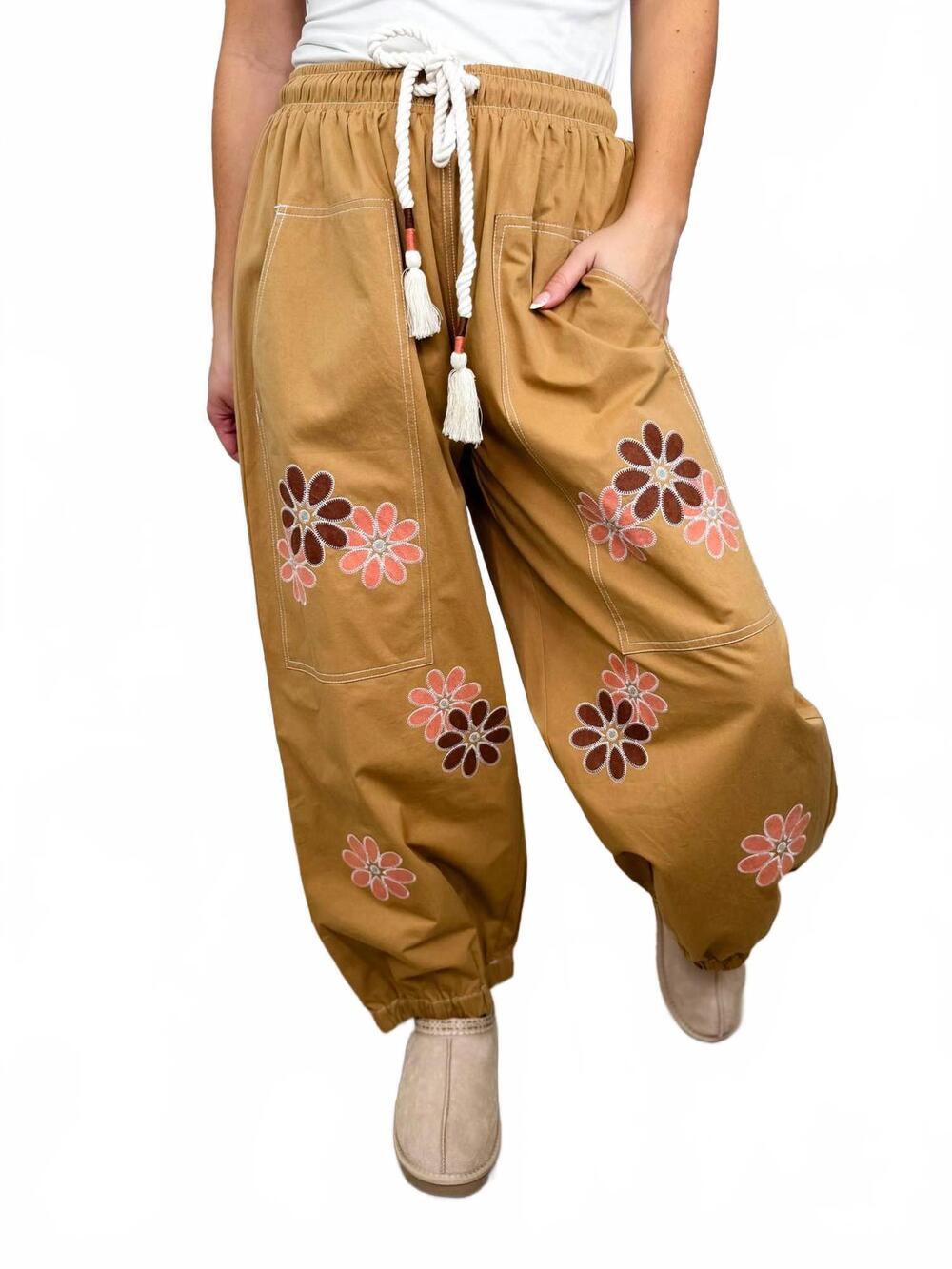 NEW ODDI scattered floral high-rise cotton wide leg cropped joggers in camel